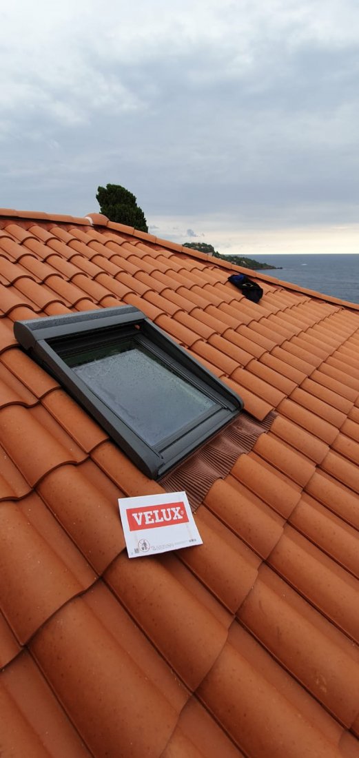 Pose de velux en zinc par Dumas toiture